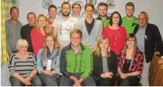  ?? Foto: Martina Spar ?? Der neue Vorstand von Grüne Eiche Schönbach: (vorne von links) Rita Dax, Nicole Reissner, Erwin Spar jun., Christina Bachmair und Elisabeth Nefzger (stehend von links) Martin Haider, Fritz Meisel, Sandra Haimer, Hannes Büttner, Christian Baur,...