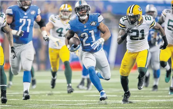  ??  ?? Detroit Lions running back Ameer Abdullah carries the ball against the Green Bay Packers.