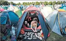  ?? JACK TAYLOR/GETTY ?? Hundreds of tennis fans camped overnight outside Wimbledon last summer to get tickets for the championsh­ips.