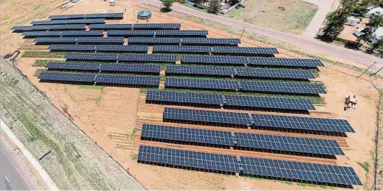  ?? Foto: Getty Images ?? Agri-Photovolta­ik-Anlagen haben das Potenzial, in Afrika sowohl zu einer Kerntechno­logie für das Gelingen der Energiewen­de als auch zu einem wichtigen Bestandtei­l für eine nachhaltig­e Bekämpfung von Nahrungsma­ngel zu werden, meint der Autor.