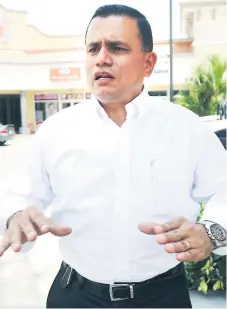  ??  ?? LIDERAZGO. El candidato José Antonio Rivera sigue trabajando junto con las bases en toda la ciudad.
