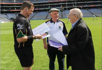 ??  ?? Jackie Napier with referee David Hughes and London GAA Chairman Tommy Harrell ahead of the 2012 Christy Ring Cup final in Croke Park.