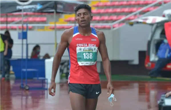  ?? ALBER MARÍN ?? Gerald Drummond conquistó la medalla de oro e impuso nuevo récord en el Campeonato Centroamer­icano de Atletismo.