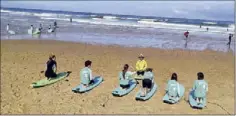  ?? ?? Les jeunes tarasconna­is ont découvert le surf