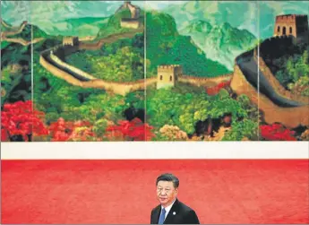  ?? FOTOS: AP Y CEDOC PERFIL ?? LIDER. La prensa oficial difundió días atrás una “simple” sinopsis de la doctrina de Xi (der.).