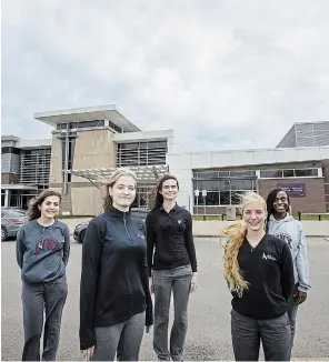  ?? JULIE JOCSAK TORSTAR ?? St. Jean
Brebeuf Grade 12 students, from left,
Darah Gabriele, Norah Lewis, Allison Delgaty, Alex Nickel and Mariane Tiwa are working on the Welland high school’s prom committee.