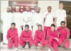  ??  ?? OMAN swimming team pose for a photo after receiving their awards at the
Ministry of Sports Affairs building yesterday.