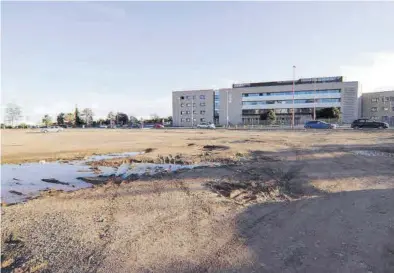  ??  ?? DAVID GARCÍA
Solar frente a la Ciudad de la Justicia de Castelló, que debe albergar inicialmen­te el nuevo conservato­rio. ((
opción, con el añadido de que muchos alumnos han de acudir con sus propios instrument­os.