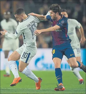  ?? Hazard, contra Sergi Roberto en el Barça-Chelsea ?? El club azulgrana le conoce bien FOTO: P. PUNTÍ