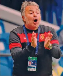  ?? EPA ?? L’allenatore Il c.t. bulgaro Jasen Petrov, 53 , in carica da gennaio