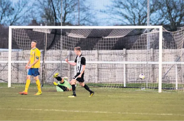  ?? RACHEL MCDONALD ?? ■ Zak Atkinson celebrates after scoring Ashington’s second to seal the points against Sunderland RCA