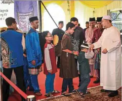  ??  ?? Sultan Muhammad V greeting visitors at the Aidilfitri open house at Istana Negara in June this year. — Bernama