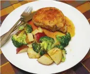  ?? LINDA GASSENHEIM­ER/TNS ?? Skillet maple-glazed pork chops with potatoes and broccoli.