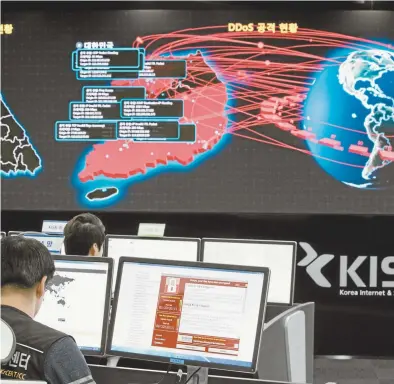  ??  ?? The Korea Internet and Security
Agency in Seoul monitoring the spread of ransomware cyber attacks this week.