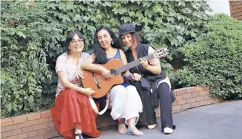  ??  ?? ► Las artistas Cecilia Astorga, Cecilia Concha y Francesca Ancarola.