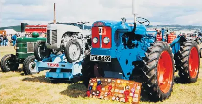  ??  ?? The tractors belonging to father and son were a hit with enthusiast­s at steam shows and agricultur­al rallies