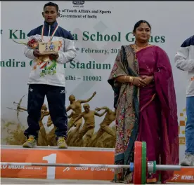  ??  ?? Karnam Malleswari poses with winner of the weightlift­ing 50kg boys category at the Khelo India School Games in New Delhi.