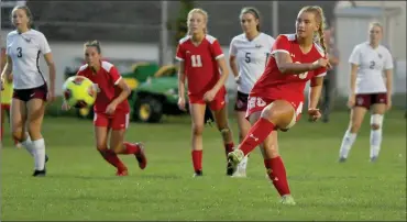  ?? PILOT PHOTO/RUDY MARQUEZ ?? Plymouth’s Lexi Rose scored the deciding goal on this penalty kick.