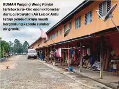  ??  ?? RUMAH Panjang Wong Panjai terletak kira-kira enam kilometer dari Loji Rawatan Air Lubok Antu tetapi pendudukny­a masih bergantung kepada sumber air graviti.