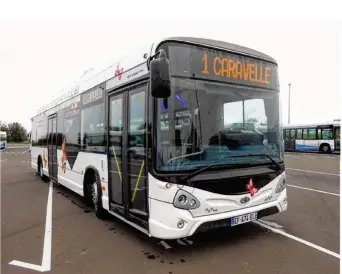  ??  ?? Ce bus hybride circule sur le réseau dieppois jusqu’à ce vendredi 3 novembre. (Photo Stradibus)