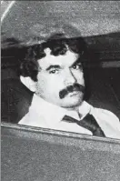  ??  ?? Óscar López Rivera, independen­tista puertorriq­ueño, quien lleva 35 años en prisión acusado de “conspiraci­ón sediciosa”, fue beneficiad­o ayer con la conmutació­n de su condena de 55 años. La imagen es del 25 de julio de 1981 ■ Foto Ap