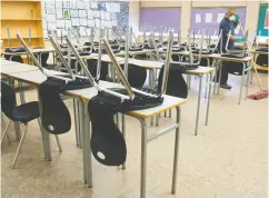  ?? Jonat han Haywa rd / the cana dian pres files ?? There’s growing concern among educators and parents across Canada about the risks of cramming kids into
classrooms due to the coronaviru­s pandemic.