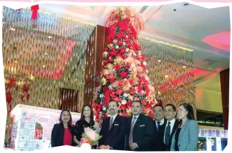  ??  ?? TREE LIGHTING AT CEBU CITY MARRIOTT HOTEL. From left are Frances Alfafara, Fiona King, general manager Patrick Carroll, Harry Seno, Diosdado Codoy, engineer Dodo Enriquez and Cathy Adis.