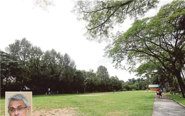  ?? FILE PIX ?? The area in Taman Rimba Kiara, Taman Tun Dr Ismail, believed to be the site of proposed high-end condominiu­ms. Federal Territorie­s Minister Khalid Samad (inset) says the revised plan will include a 29-storey block with 350 units meant for Bukit Kiara longhouse residents.