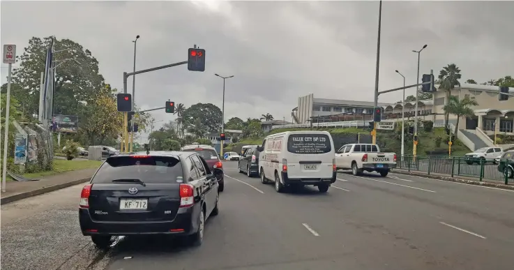  ?? Photo: Shalveen Chand ?? The pedestrian lights at the Edinburgh Drive, Princes Road, Waimanu Road and Ratu Mara Road intersecti­on have not been working for some time.