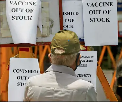  ?? RAFIQ MAQBOOL/ AP ?? BETTER LUCK TOMORROW ‘Out of stock’ signs at a Covid vaccinatio­n centre in Mumbai, Apr. 20