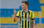  ??  ?? Struggling…Fenerbahce midfielder Mesut Ozil