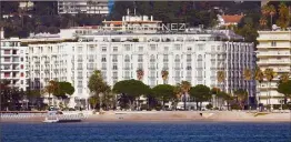  ??  ?? L’hôtel Martinez semble épargné par les larcins de sa clientèle. Pourtant, la moyenne des vols dans les hôtels de luxe s’élèverait chaque année à   euros.