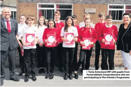  ??  ?? &gt; Tonia Antoniazzi MP with pupils from Pontarddul­ais Comprehens­ive who are participat­ing in The Scholars Programme