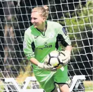  ??  ?? ■ Loughborou­gh Foxes goalkeeper Amy Burle made some good saves during the Foxes disappoint­ing cup defeat at Brighouse Town. Picture by Andy Smith.