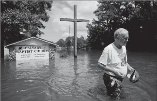  ?? SCOTT MCINTYRE / THE NEW YORK TIMES ?? Pastor John Fortenberr­y surveys flood damage Tuesday outside the Calvary Baptist Church in Deweyville, Texas. The town, swamped by a flood in 2016, was hit once more by Hurricane Harvey.