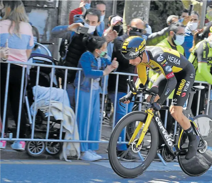  ?? Foto: Oskar González ?? Primoz Roglic, en la salida de la crono en Begoña, maró la pauta en la etapa inaugural de la Itzulia.