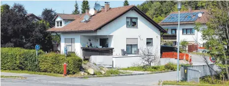  ?? FOTO: ULRICH STOCK ?? Auf dem Grundstück dieses Eckgebäude­s sollte ein Friseursal­on errichtet werden.