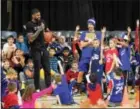  ?? AUSTIN HERTZOG — DIGITAL FIRST MEDIA ?? Philadelph­ia 76ers’ center Amir Johnson speaks with students at Upper Providence Elementary School during an assembly on Wednesday afternoon.