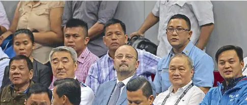  ?? JUN MENDOZA ?? President Rodrigo Duterte (left) watches the opening game of the FIBA Manila Olympic Qualifying Tournament between GIlas Pilipinas and France’s Les Bleus together with Hans Sy, president of SM Prime, FIBA secretary-general Patrick Baumann, PLDT...