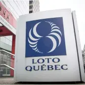  ??  ?? Le groupe des 27 chanceux qui a gagné le gros lot du Lotto Max travaille au service des Finances de la Ville de Saguenay. PHOTO D’ARCHIVES, AGENCE QMI