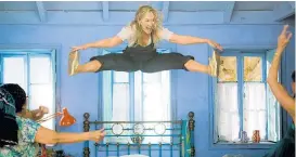  ??  ?? Meryl Streep in ihrer Rolle als Donna in der Musicalkom­ödie „Mamma Mia!“, 20.15 Uhr auf ORF 1.