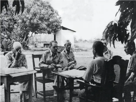  ?? Site Musem of Shenyang Camp of WWII Allied Forces 1942 ?? One of the photos on display in the exhibition shows U.S Army Maj. Gen. Edward King (second from left), head of the defense of the Bataan Peninsula in the Philippine­s, as he negotiates a surrender with the Japanese army of 75,000 U.S. and Filipino...