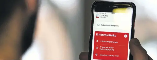  ?? DPA-BILD: Hofmann ?? Auch die offizielle Corona-Warn-App leide darunter, dass wir es mit dem Datenschut­z übertreibe­n würden, sagen Kritiker.