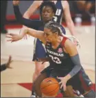  ?? NWA Democrat-Gazette/David Gottschalk ?? Arkansas redshirt senior Chelsea Dungee drives the lane against Oral Roberts University during a Nov. 25 game at Bud Walton Arena. LEADING THE WAY: