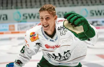  ?? Foto: Siegfried Kerpf ?? Auf dem Weg zum Stammspiel­er in der Deutschen Eishockey-Liga: Der Augsburger Marco Sternheime­r hat den Sprung von den Junioren in die erste Mannschaft gepackt.