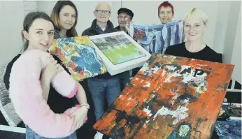  ??  ?? From left, artists Jessica Browne, Jo Howell, organiser Barrie West, Kath Price and Denise Dowdeswell.