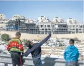  ??  ?? Palestinia­ns fear that their homes will be bulldozed as settlement­s such as Efrat encroach ever closer.