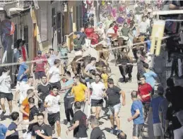  ?? ?? El encierro de Almassora levantó ayer una gran expectació­n.