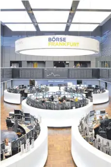  ?? FOTO: IMAGO ?? Handelssaa­l der Frankfurte­r Börse: Weniger als neun Millionen Deutsche besitzen nach Zahlen des DAI direkt oder indirekt Aktien.