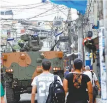  ?? SEVERINO SILVA/ AGÊNCIA O DIA ?? Blindados do Exército e da PM estiveram no Jacarezinh­o ontem